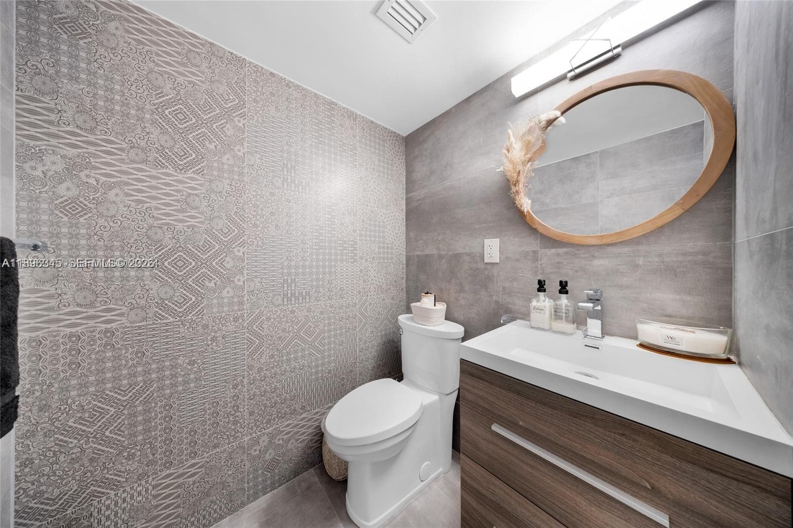 Regency Towers · #2F in Miami Beach - Photo 13