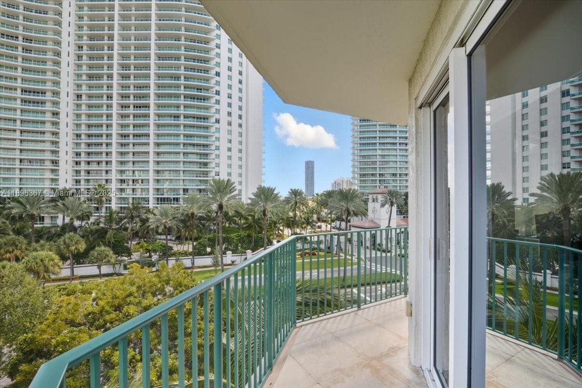 TURNBERRY VLG NO TOWER CO · #516 in Aventura - Photo 2