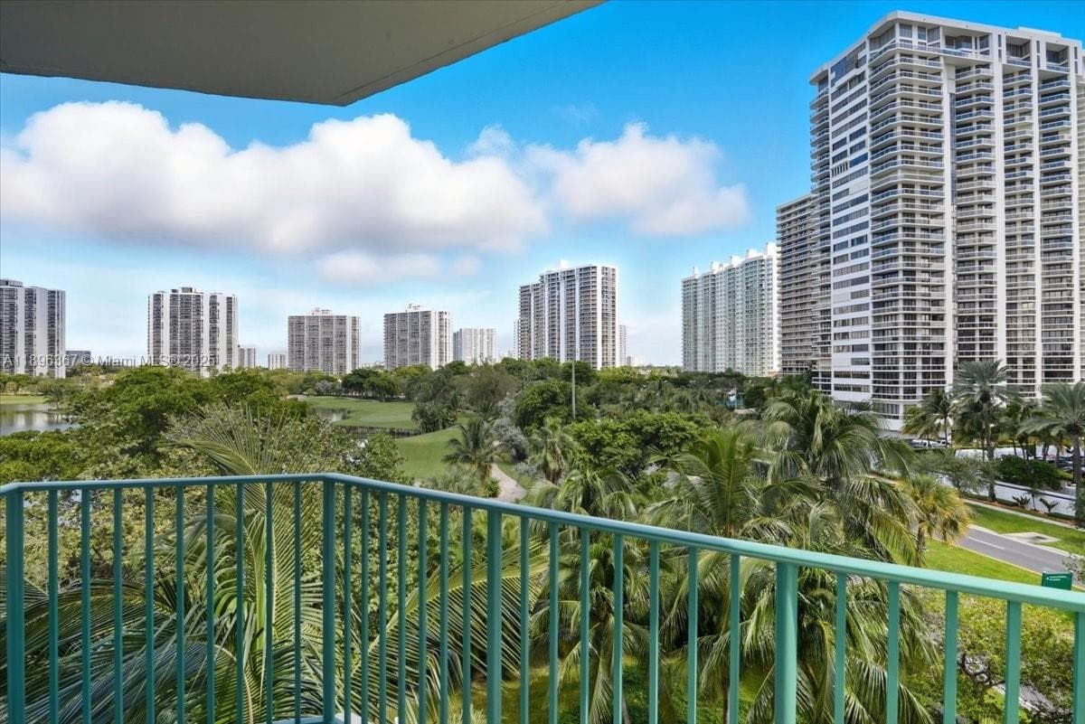 TURNBERRY VLG NO TOWER CO · #516 in Aventura - Photo 3