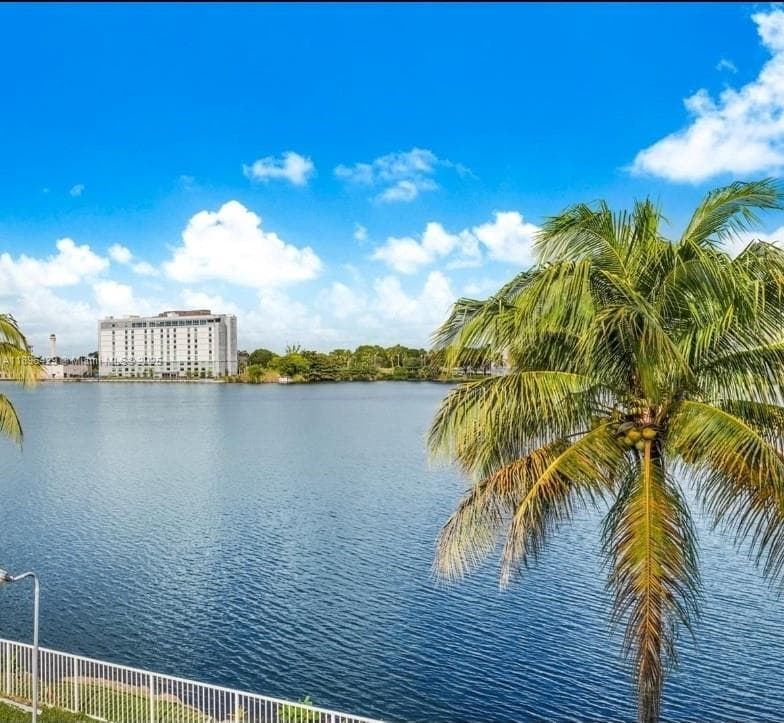 EL LAGO CONDO · #E408 in Miami - Photo 24