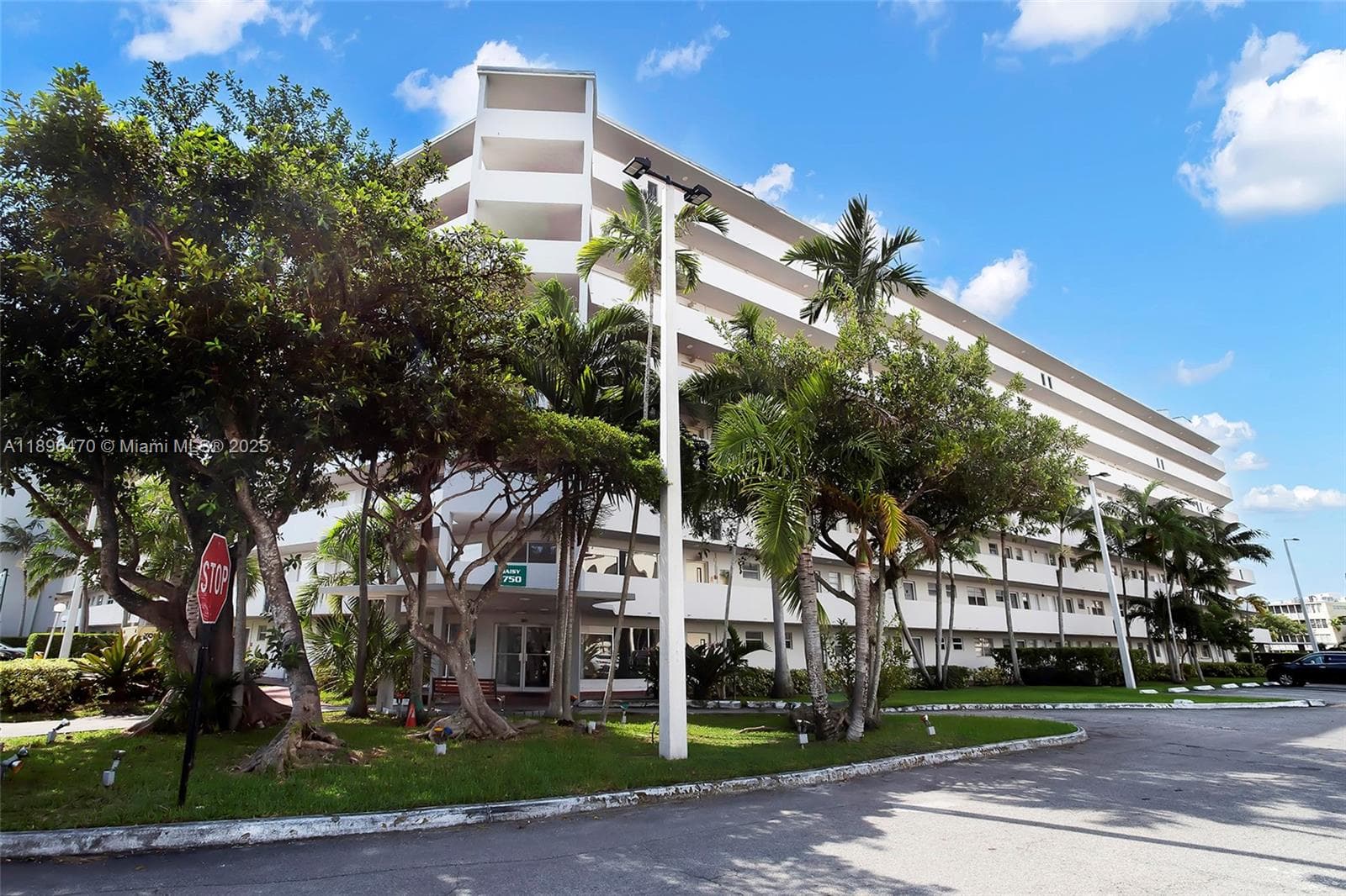 JADE WINDS GROUP · #309-2 in Miami - Photo 1