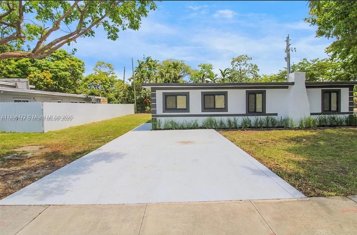 13885 NW 5th Ave photo 13