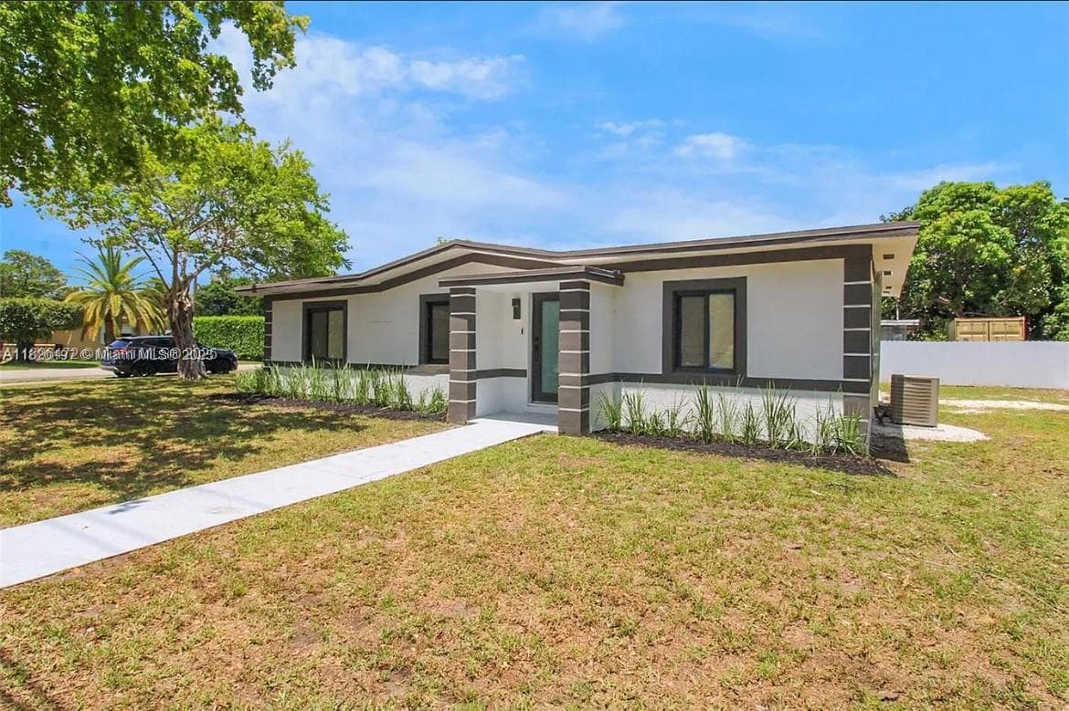 13885 NW 5th Ave photo 14
