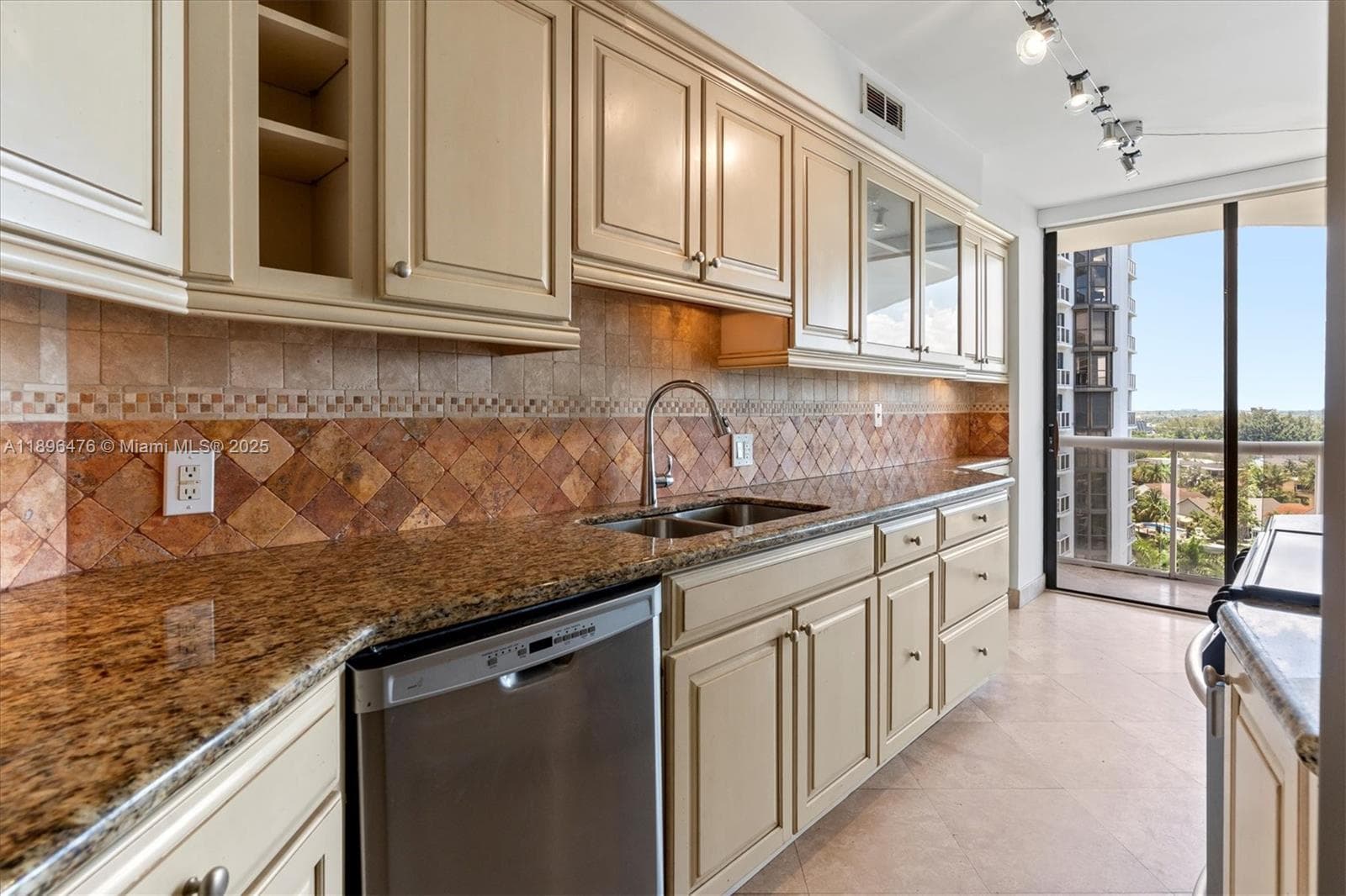 PORTSVIEW AT THE WATERWAYS · #1116 in Aventura - Photo 14