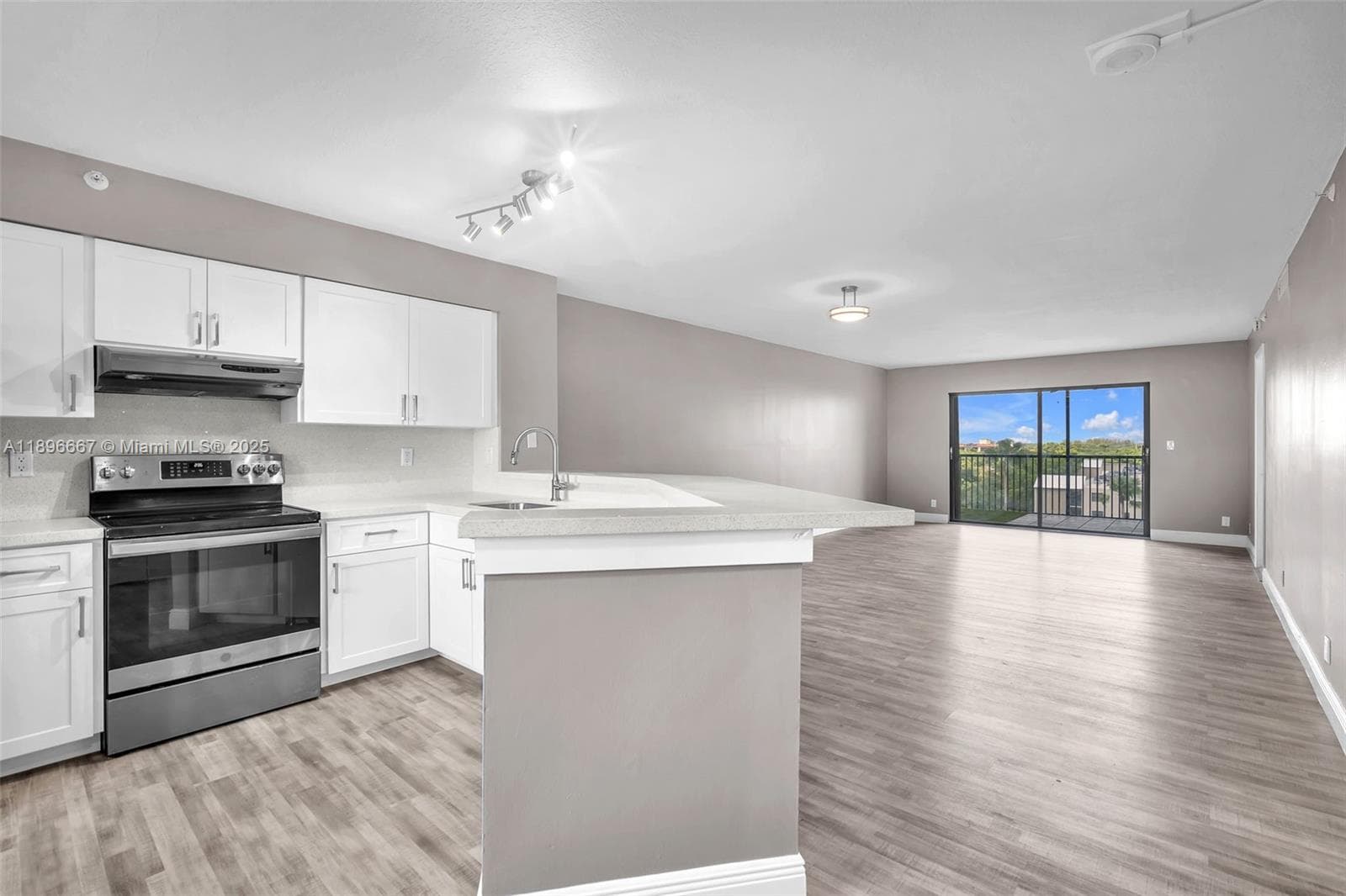 Cypress Bend III Le CLUB · #802 in Pompano Beach - Photo 3