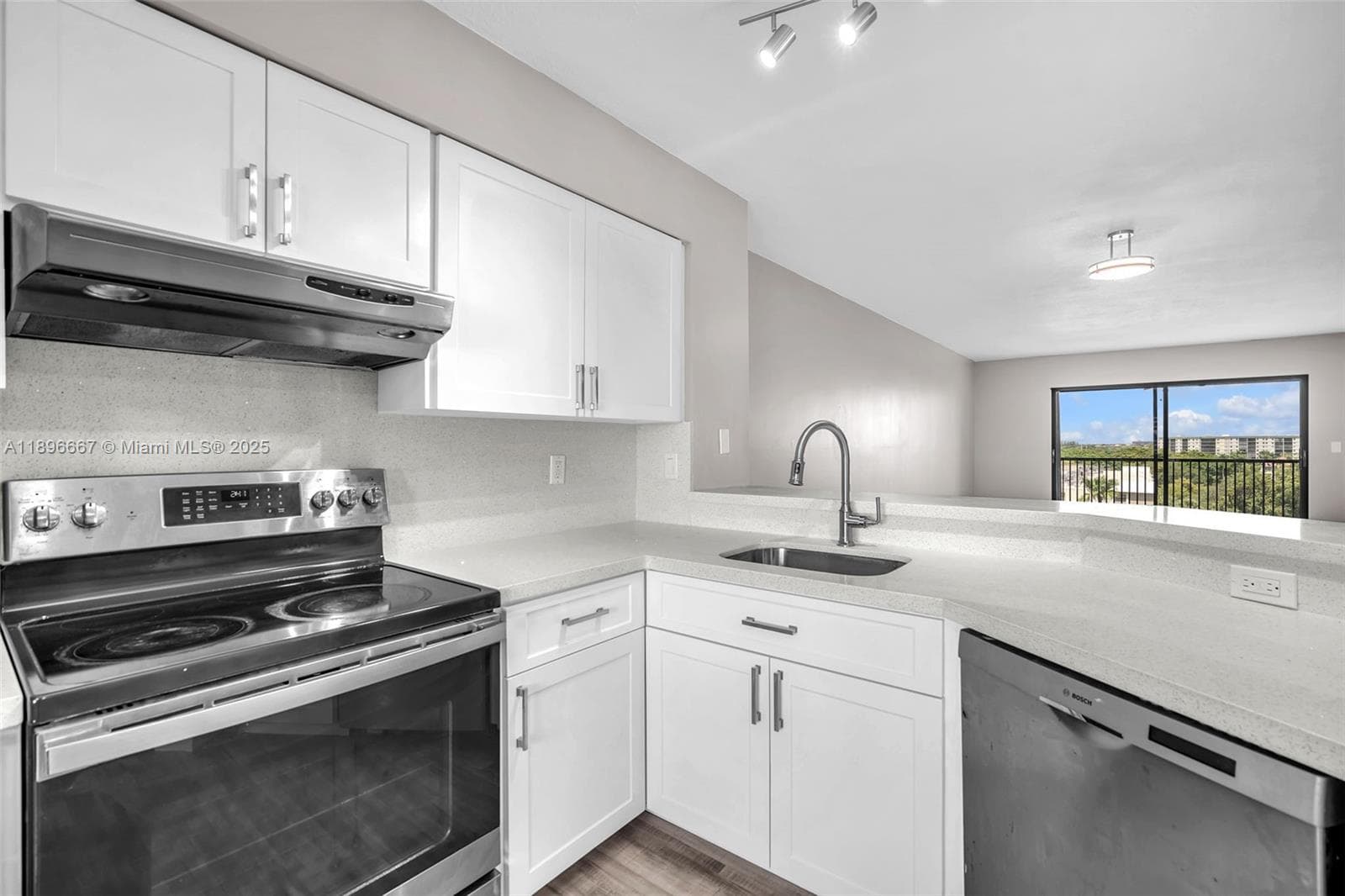 Cypress Bend III Le CLUB · #802 in Pompano Beach - Photo 5