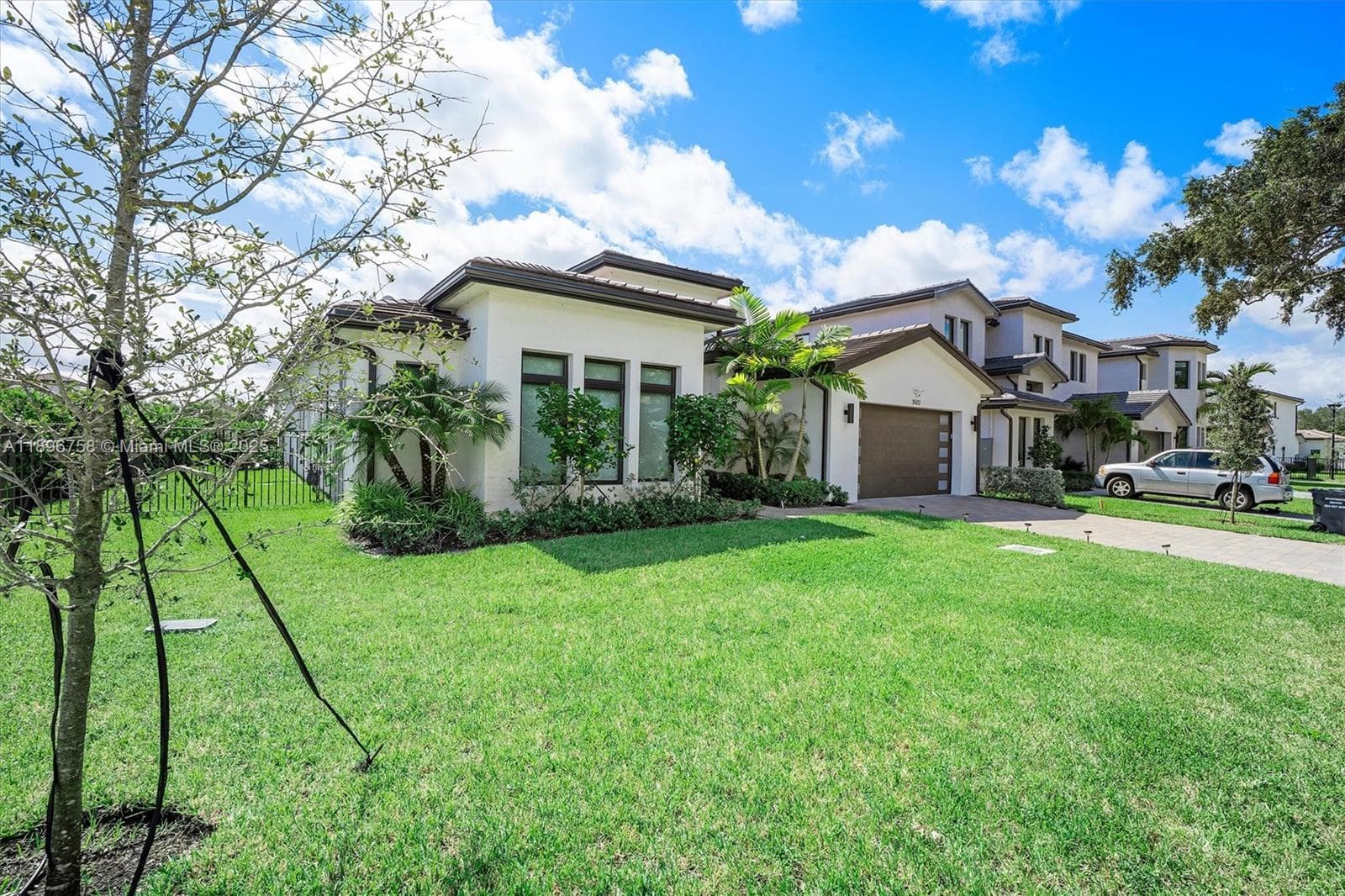 3502 N Ashwood Cir N photo 55