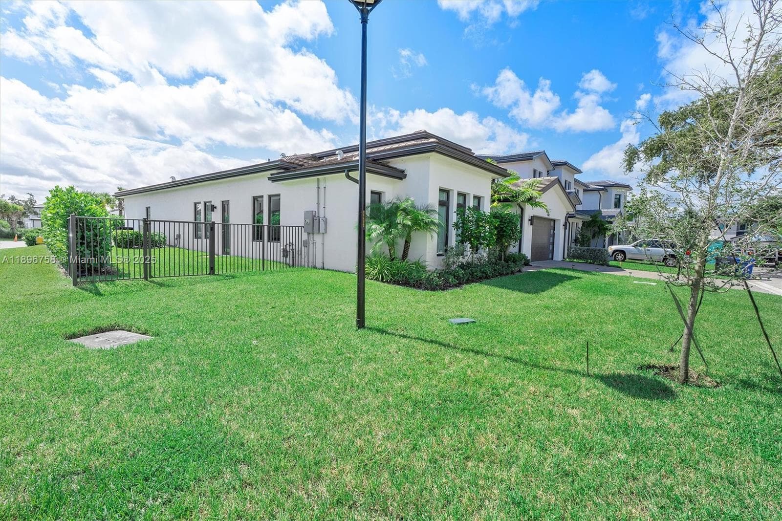 3502 N Ashwood Cir N photo 54