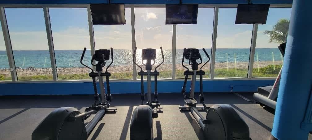THE CARRIAGE HOUSE CONDO · #214 in Miami Beach - Photo 32