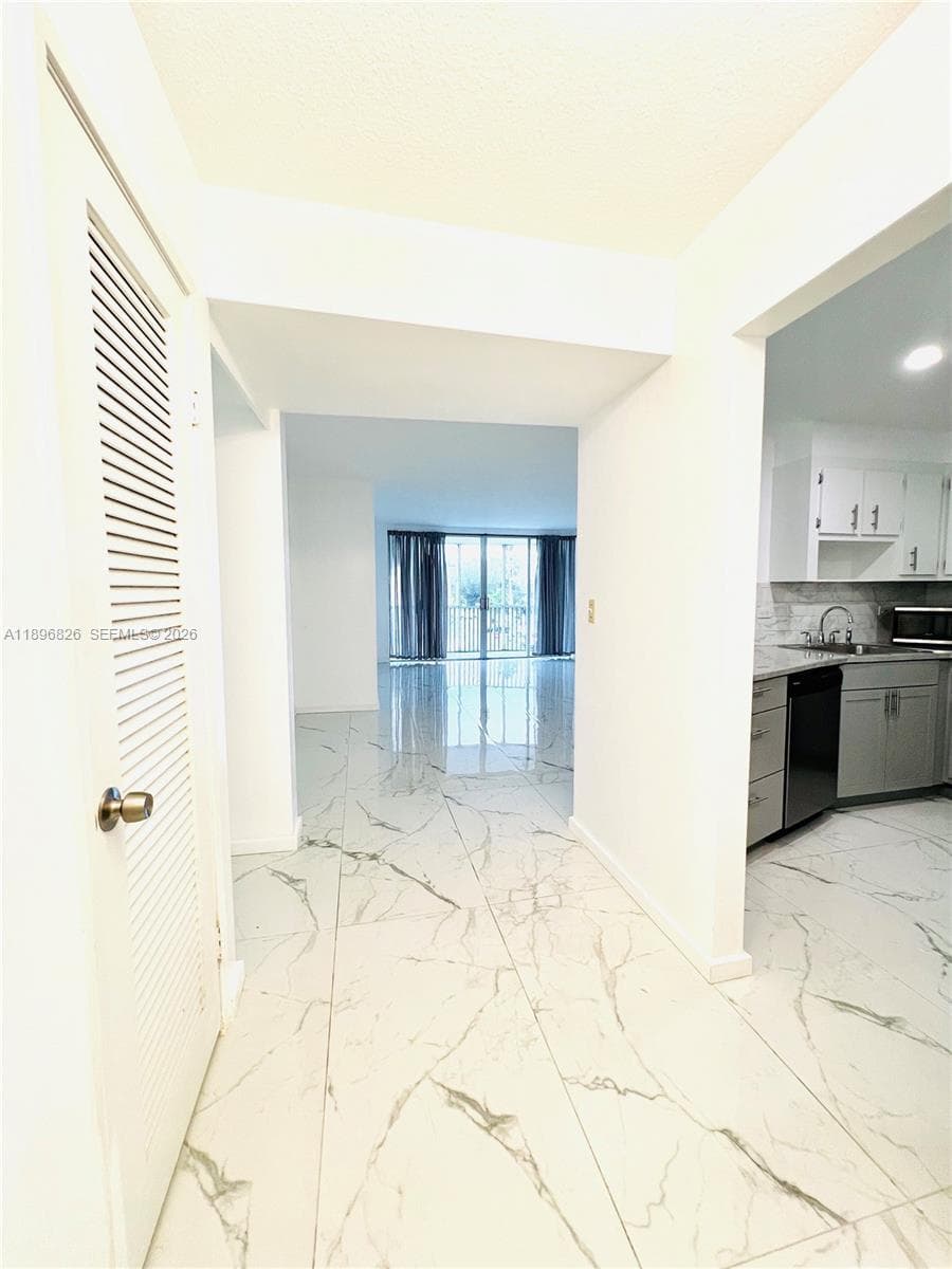 JADE WINDS · #307-3 in Miami - Photo 4