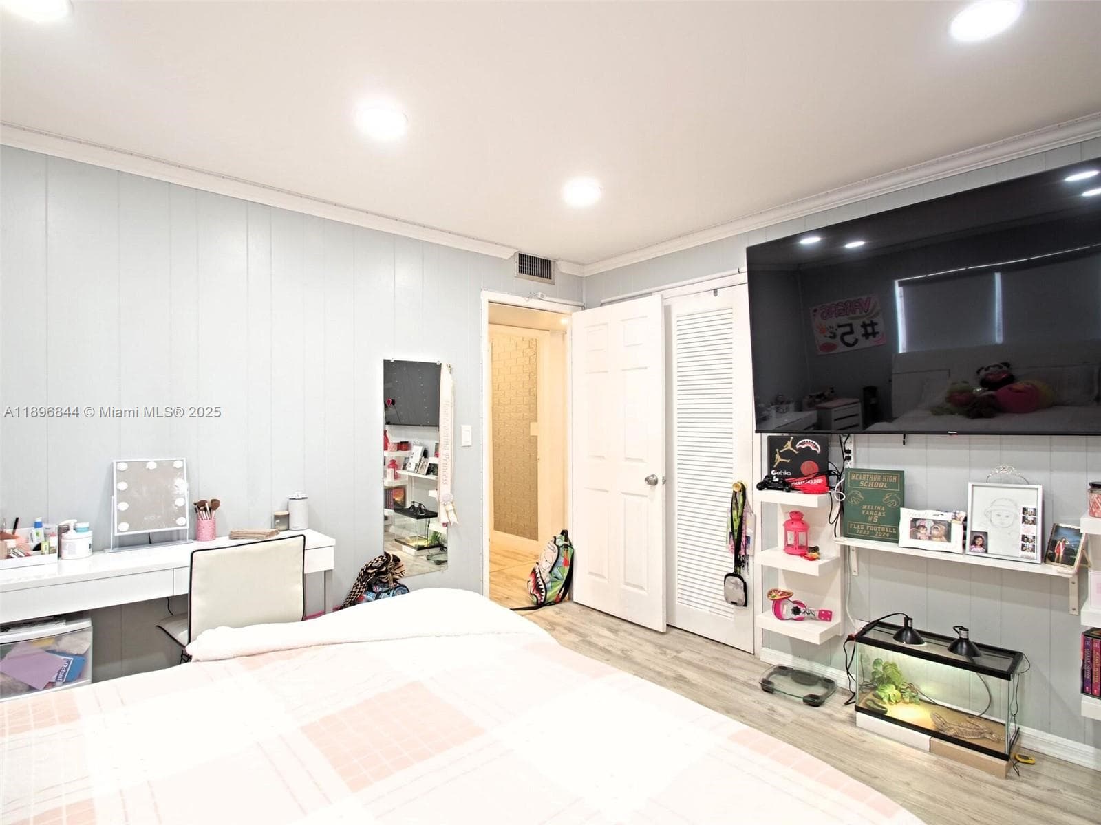 Meadowbrook · #401 in Hallandale Beach - Photo 14
