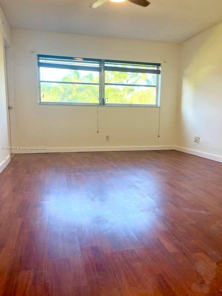 HUGE MASTER BEDROOM