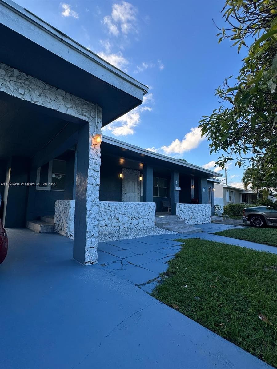 131 Carolina Ave photo 3