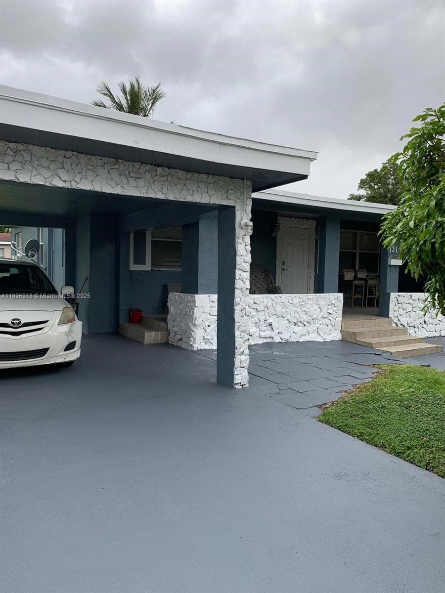 131 Carolina Ave photo 1