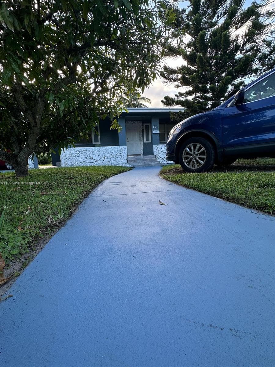 131 Carolina Ave photo 5