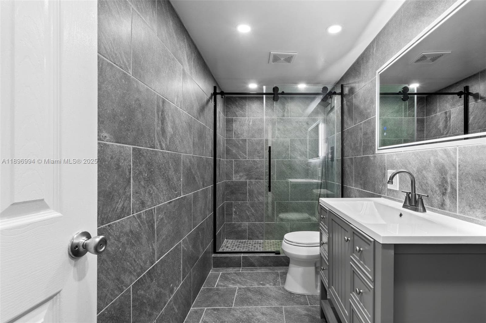 OCEAN VIEW TOWERS CONDO · #304 in Hallandale Beach - Photo 6