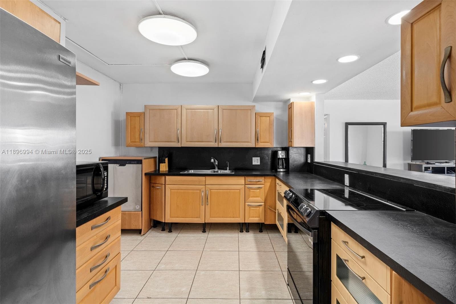 OCEAN VIEW TOWERS CONDO · #304 in Hallandale Beach - Photo 15