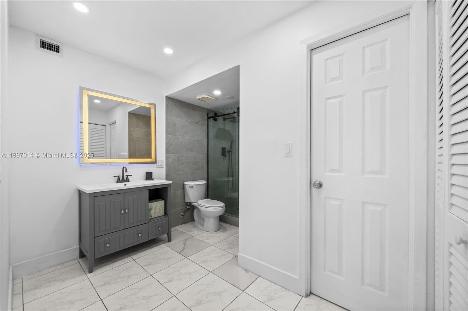 OCEANVIEW TOWERS CONDO · #304 in Hallandale Beach - Photo 12