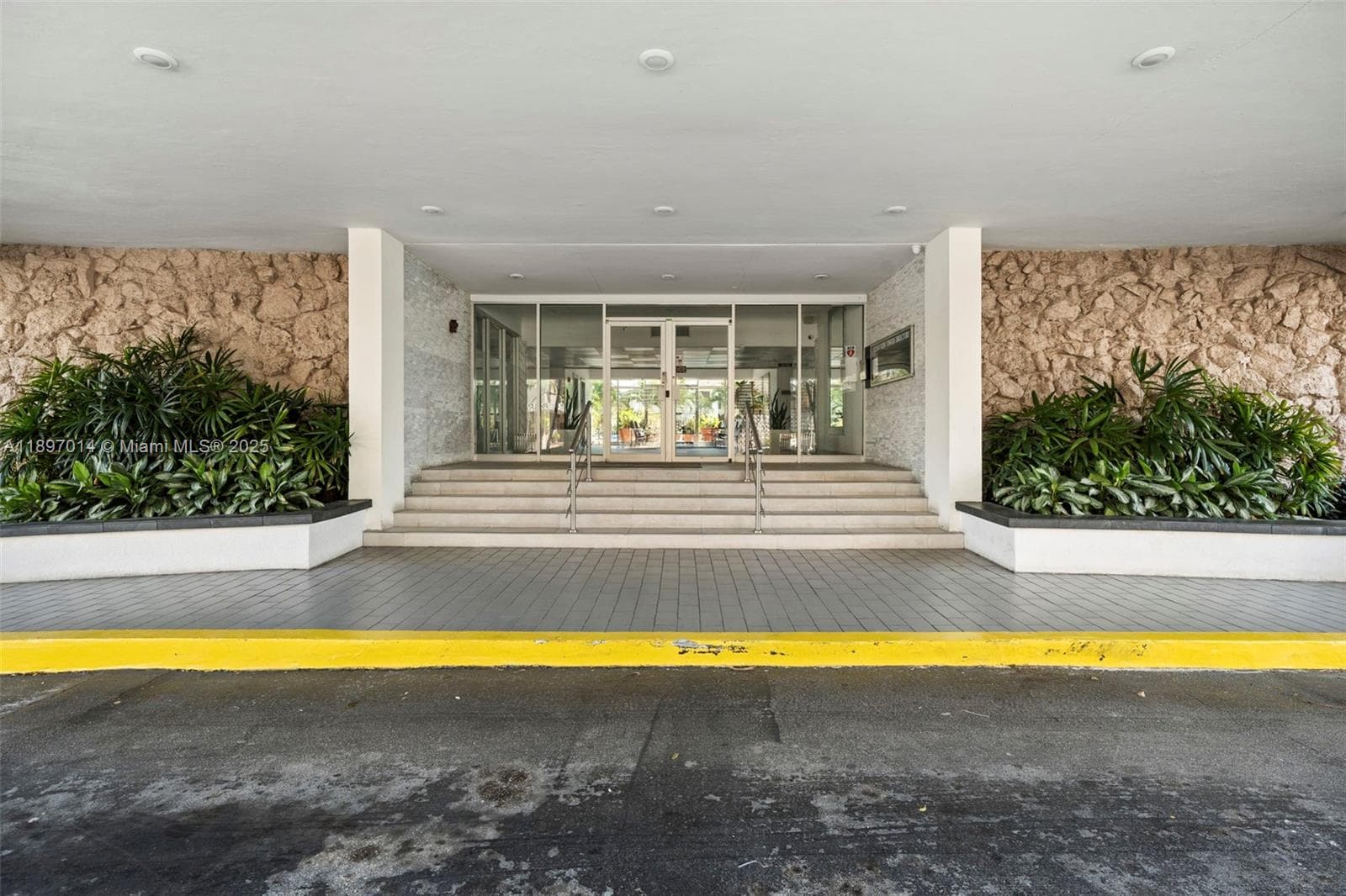 OCEANVIEW TOWERS CONDO · #304 in Hallandale Beach - Photo 25