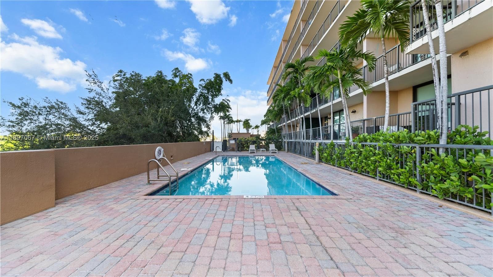 Coral Pointe Condo · #603 in Miami - Photo 32