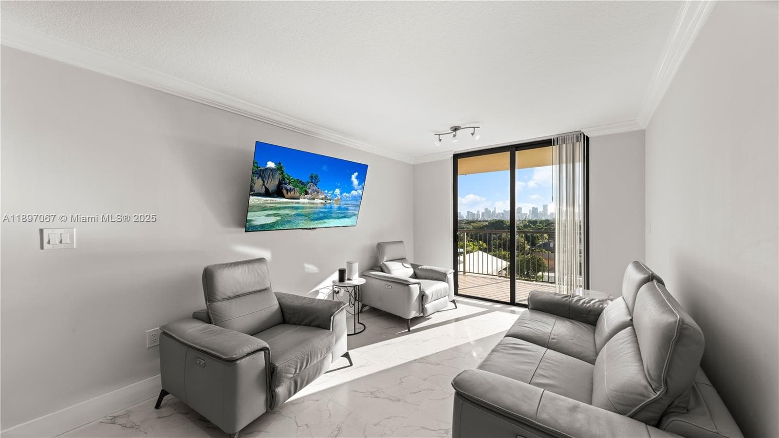 Coral Pointe Condo · #603 in Miami - Photo 11