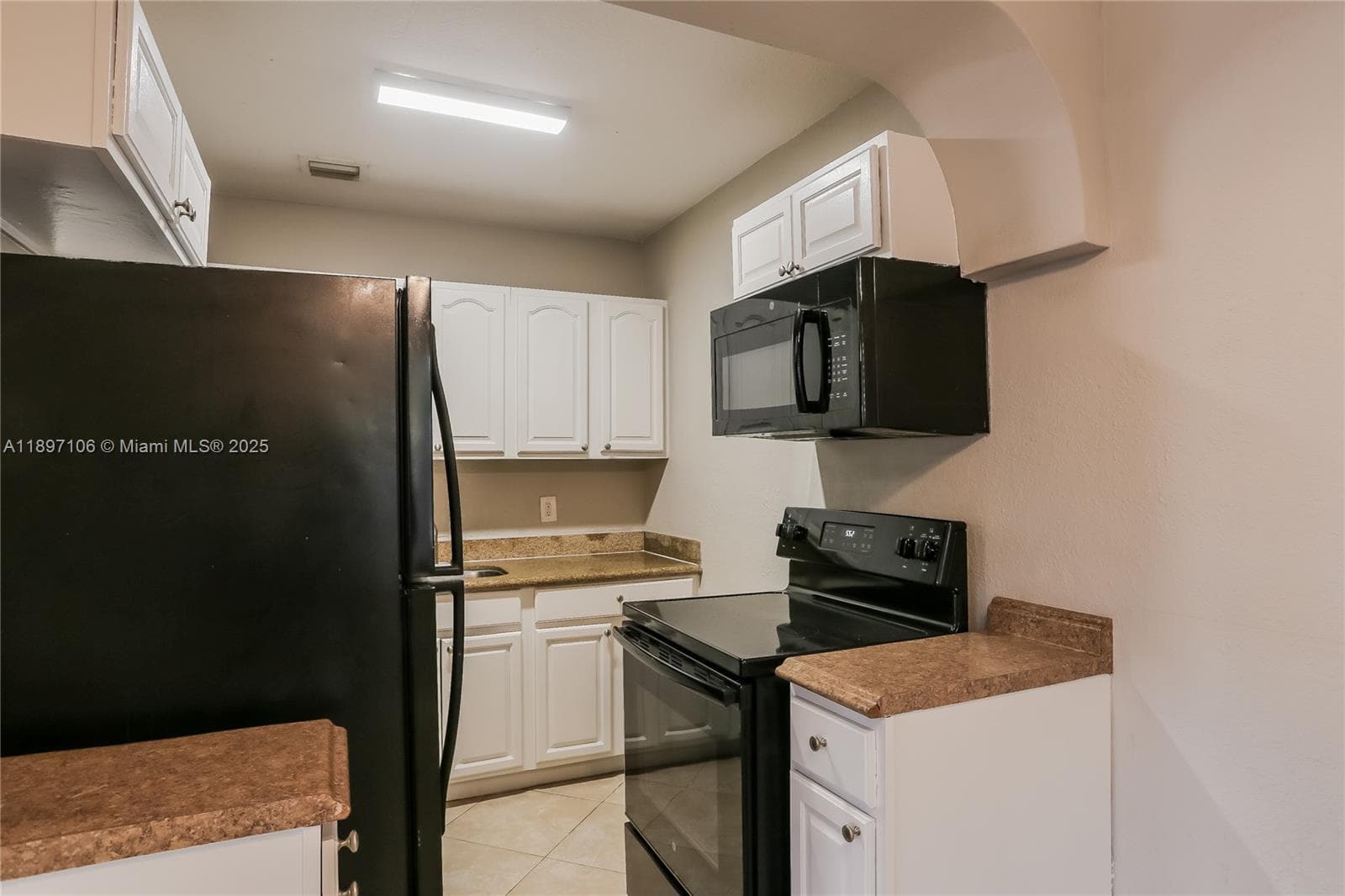 417 SW 22nd Ter photo 6
