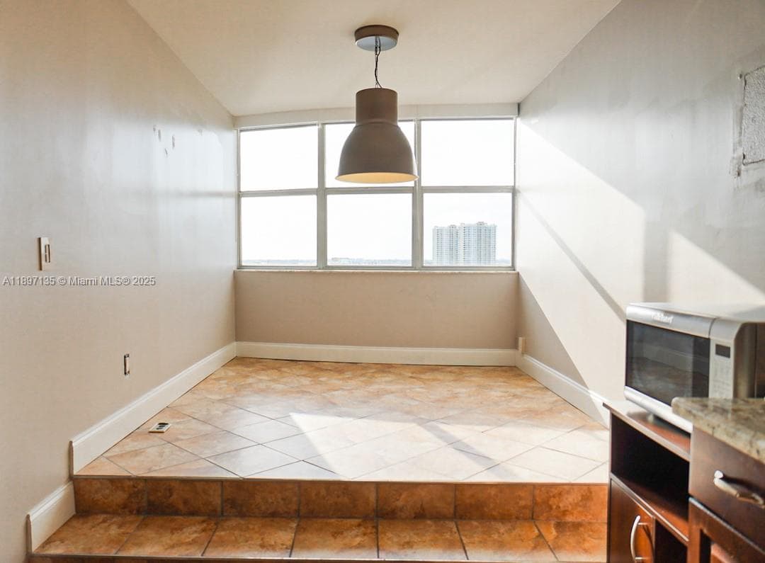 LAKE POINT TOWER CONDOMIN · #10 in Hallandale Beach - Photo 6