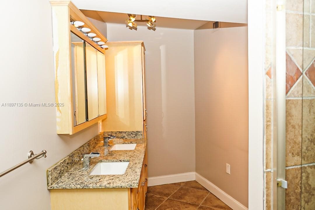 LAKE POINT TOWER CONDOMIN · #10 in Hallandale Beach - Photo 14