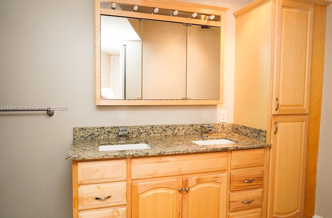 LAKE POINT TOWER CONDOMIN · #10 in Hallandale Beach - Photo 15