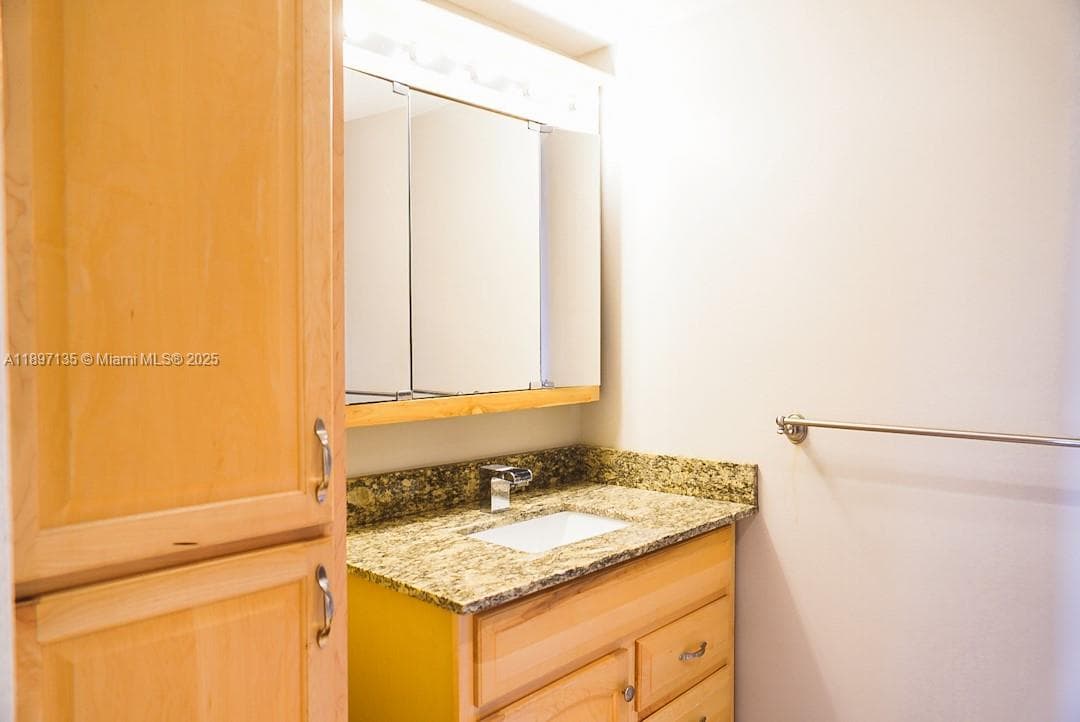 LAKE POINT TOWER CONDOMIN · #10 in Hallandale Beach - Photo 11