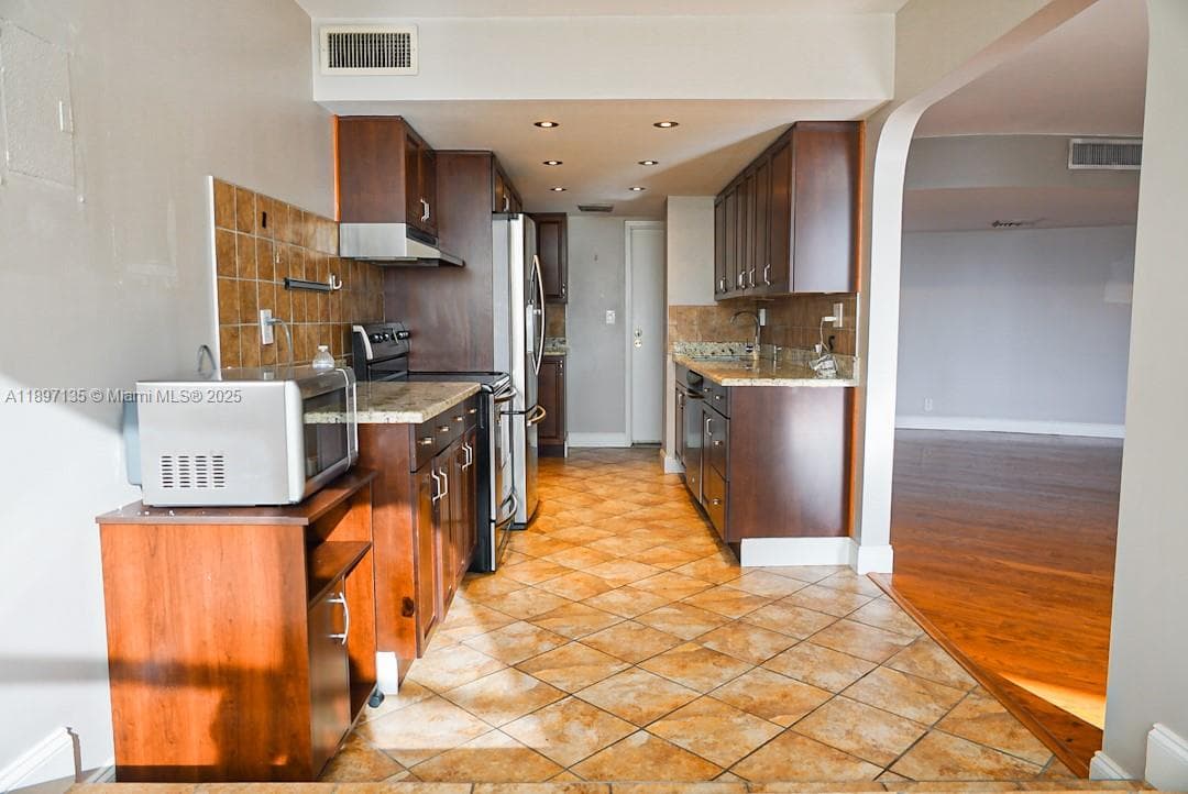 LAKE POINT TOWER CONDOMIN · #10 in Hallandale Beach - Photo 8