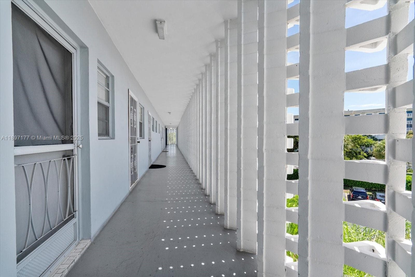 AZURE LAKE CONDO · #413 in Miami - Photo 27