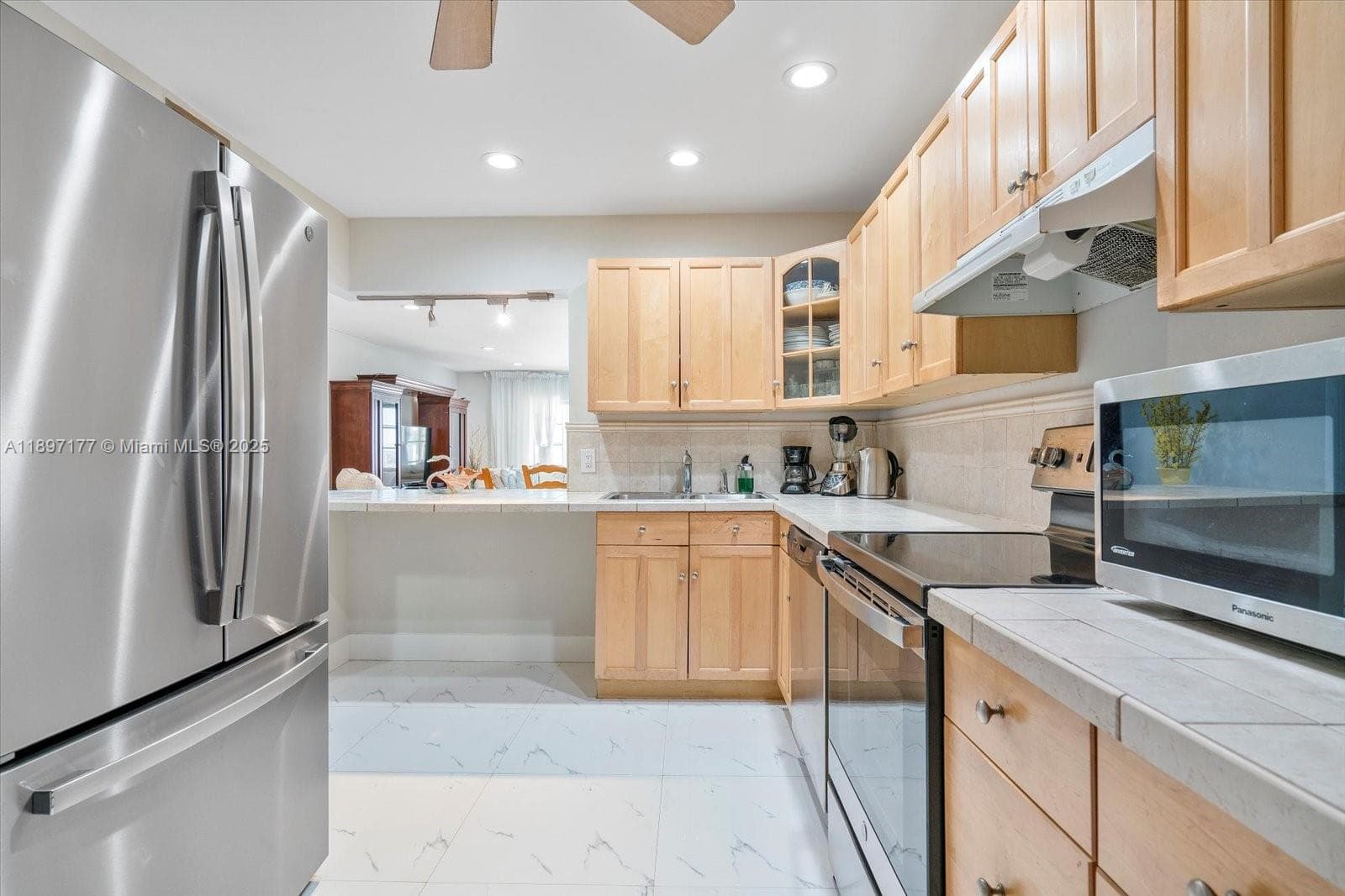 AZURE LAKE CONDO · #413 in Miami - Photo 2
