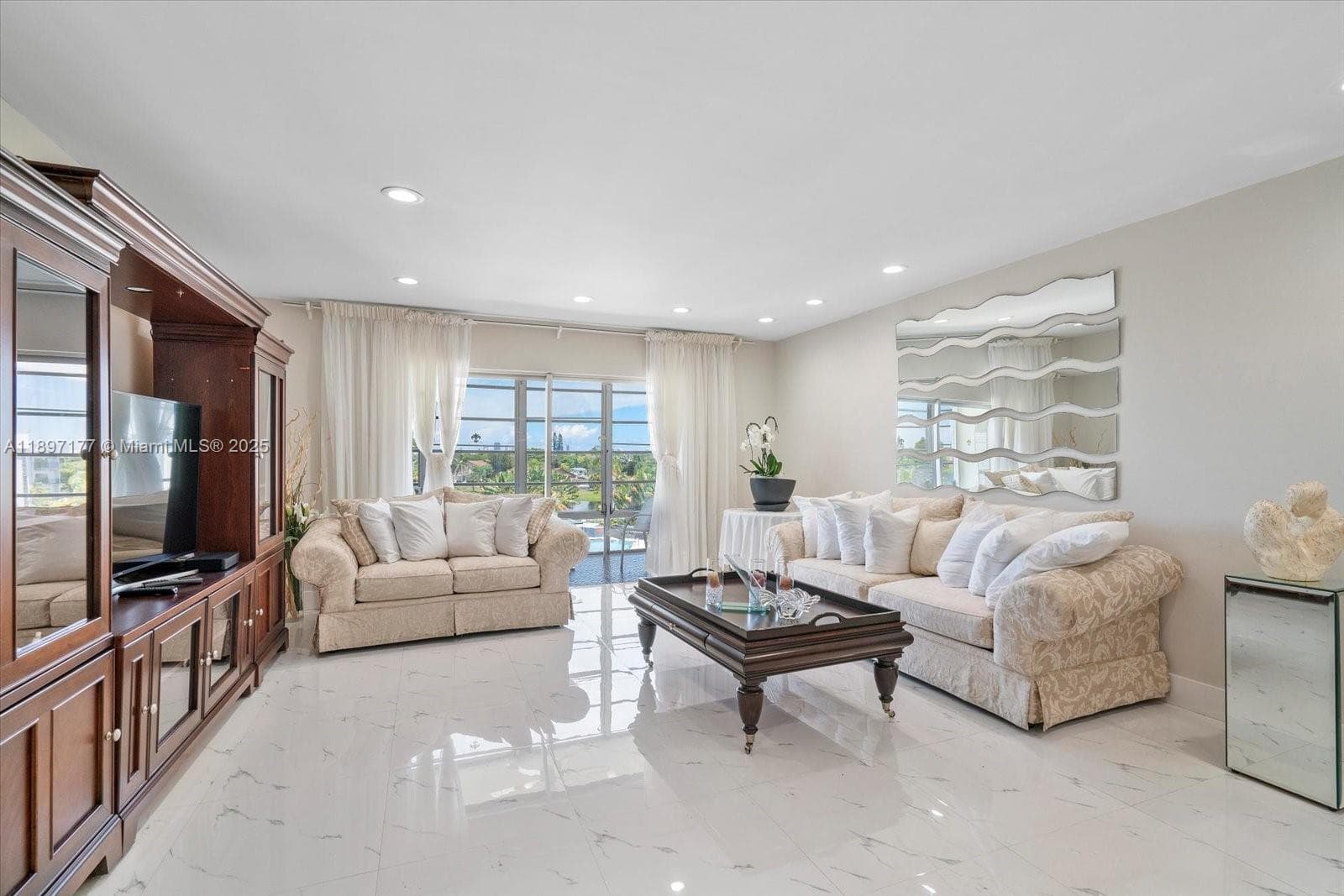 AZURE LAKE CONDO · #413 in Miami - Photo 6