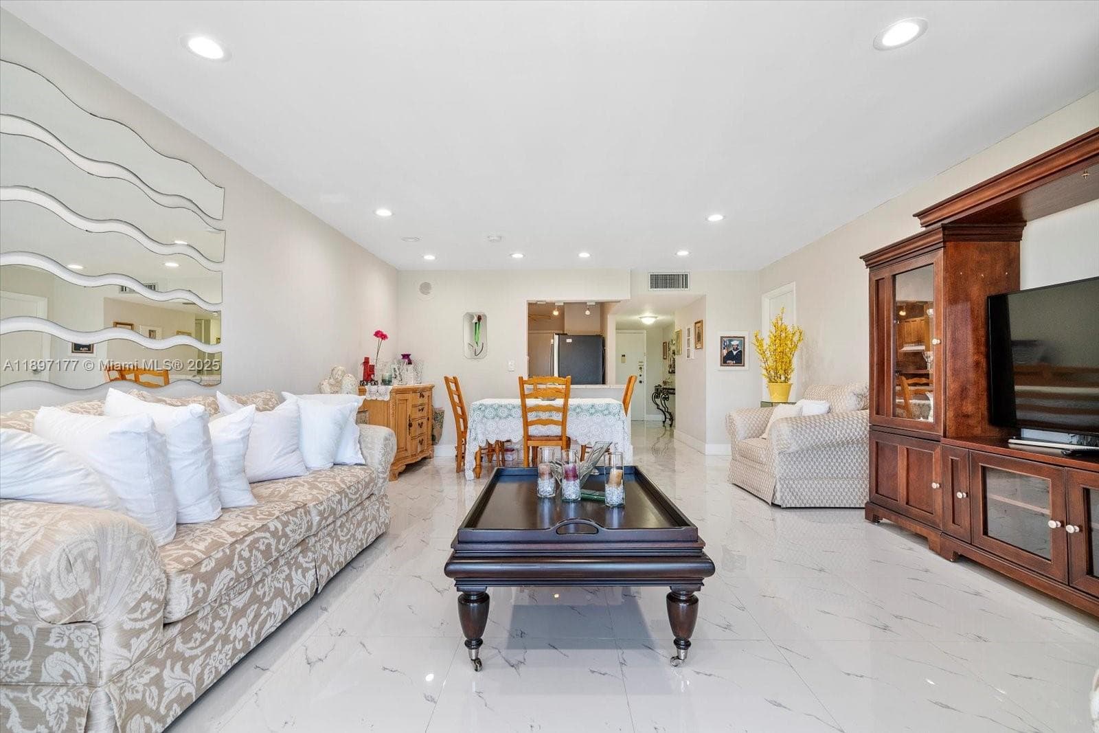 AZURE LAKE CONDO · #413 in Miami - Photo 13