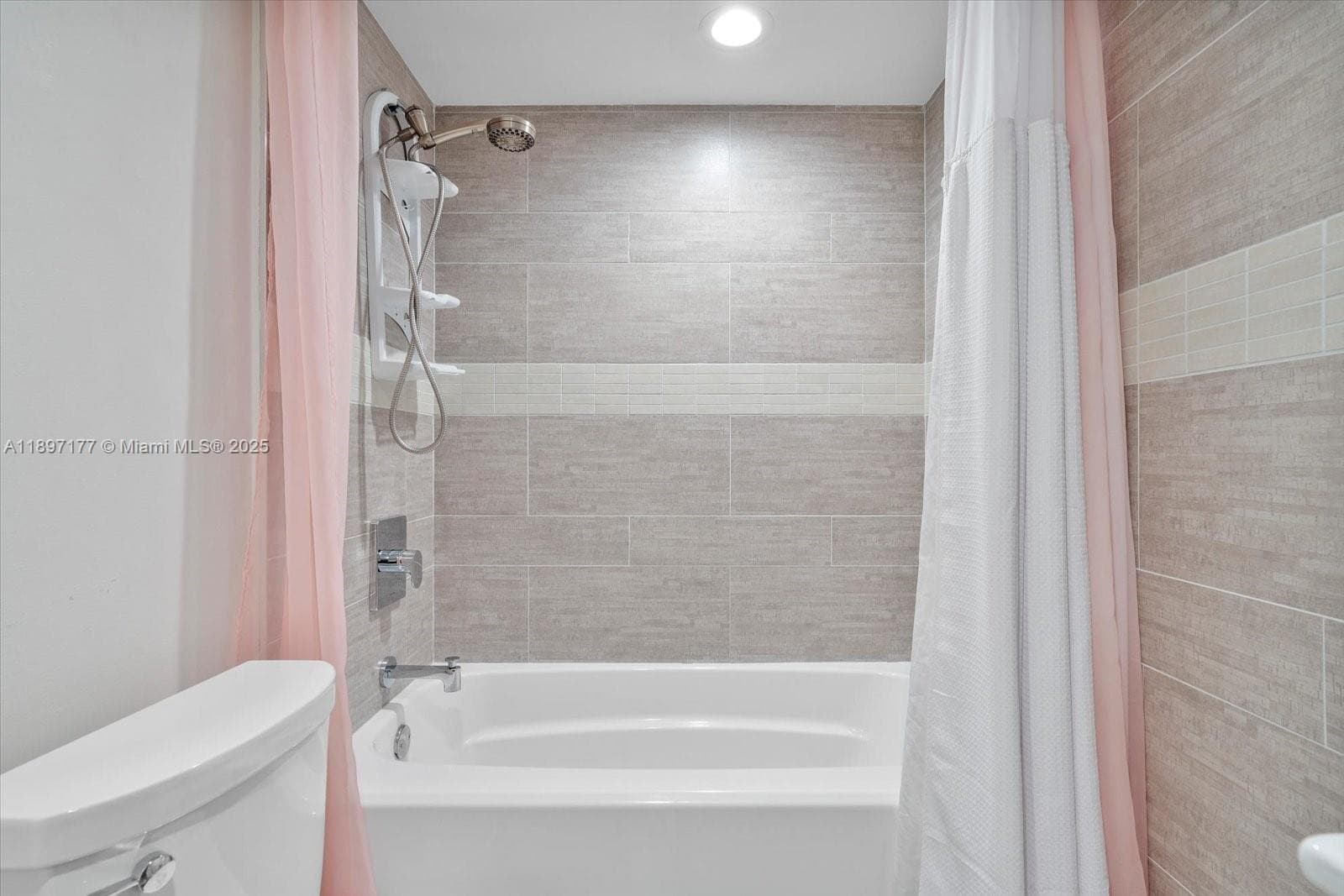 AZURE LAKE CONDO · #413 in Miami - Photo 17