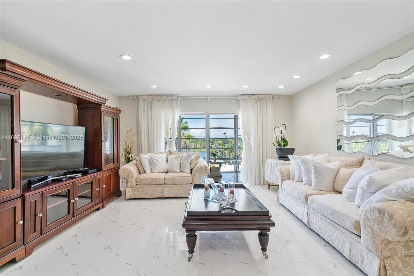 AZURE LAKE CONDO · #413 in Miami - Photo 7