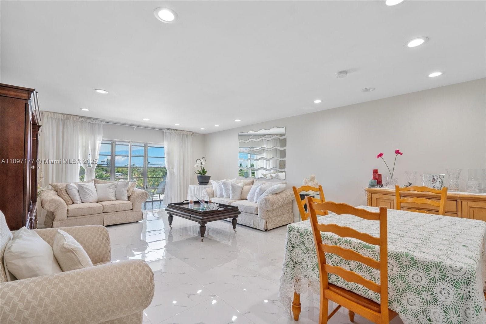 AZURE LAKE CONDO · #413 in Miami - Photo 5