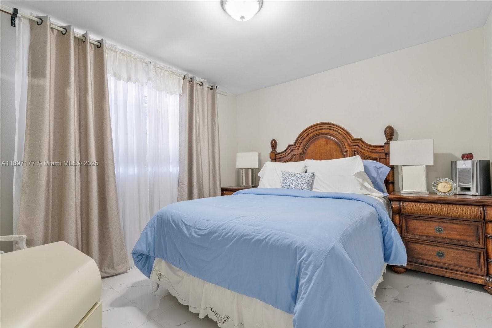 AZURE LAKE CONDO · #413 in Miami - Photo 20