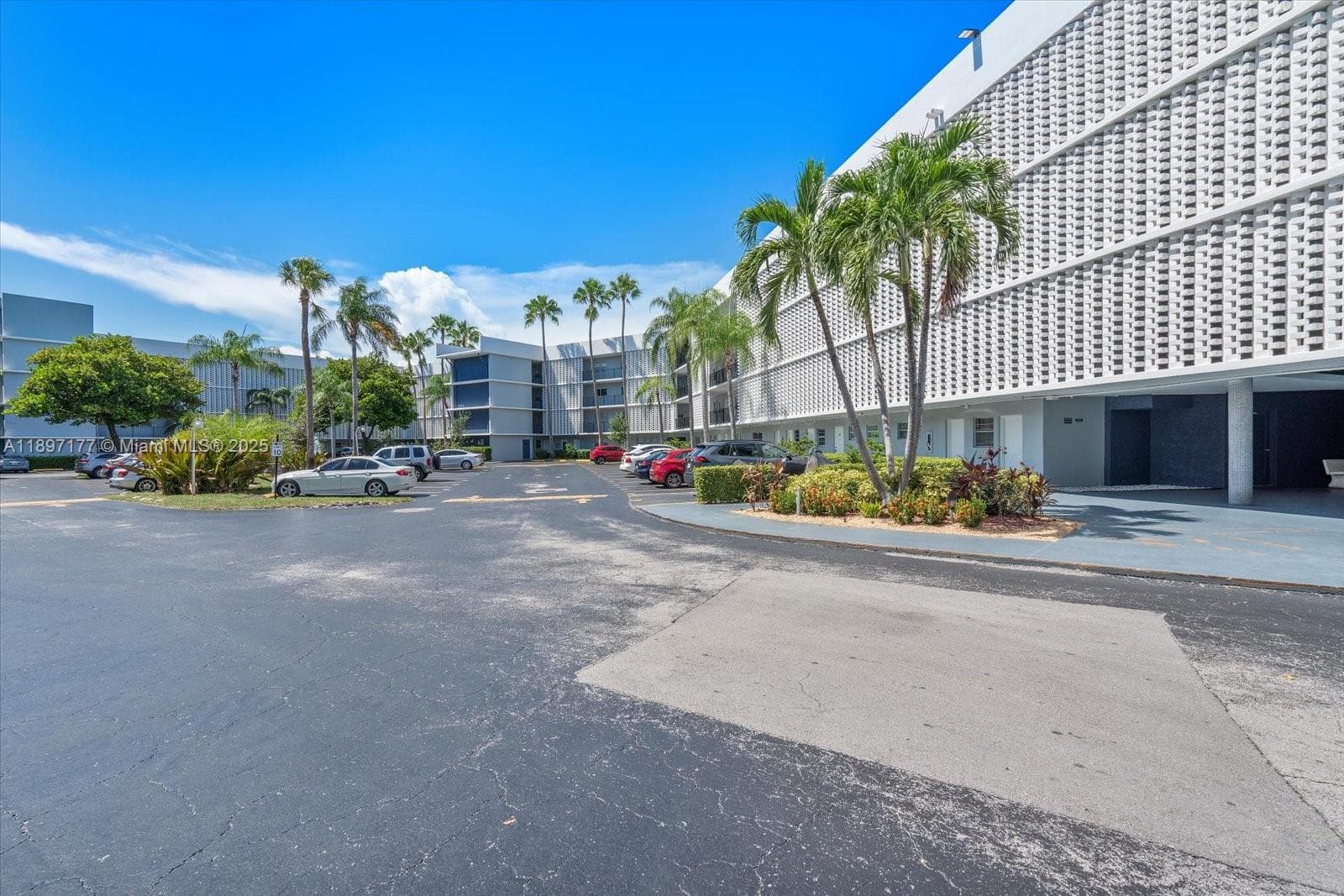 AZURE LAKE CONDO · #413 in Miami - Photo 38
