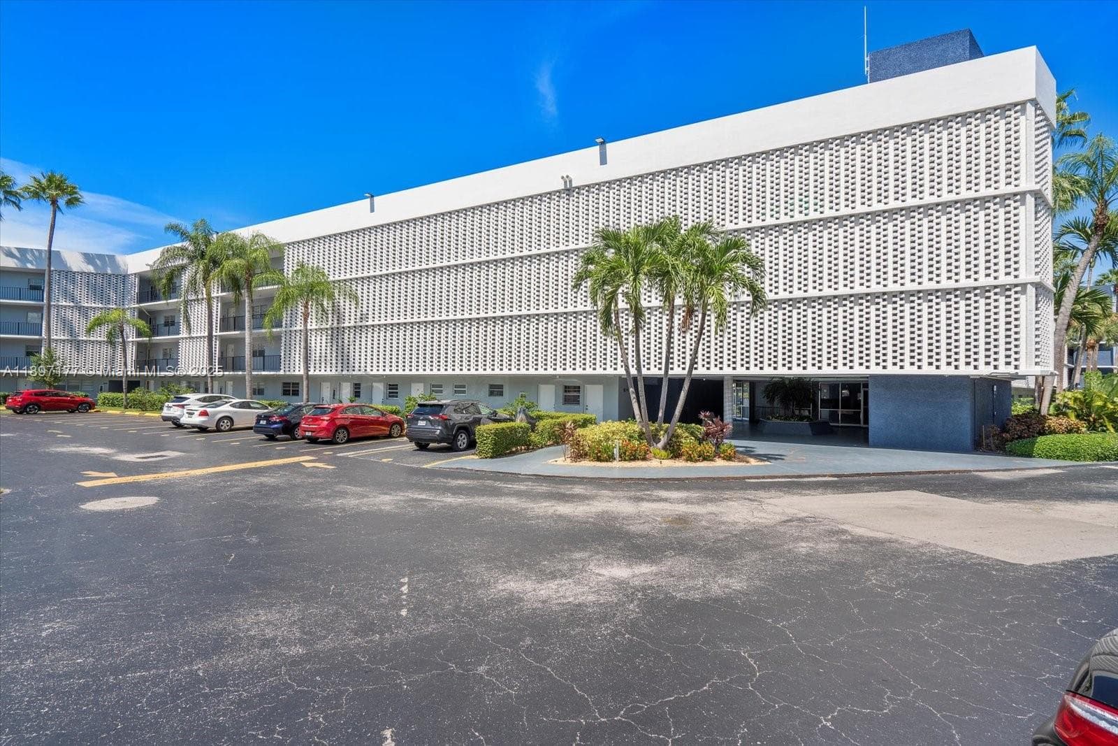 AZURE LAKE CONDO · #413 in Miami - Photo 37