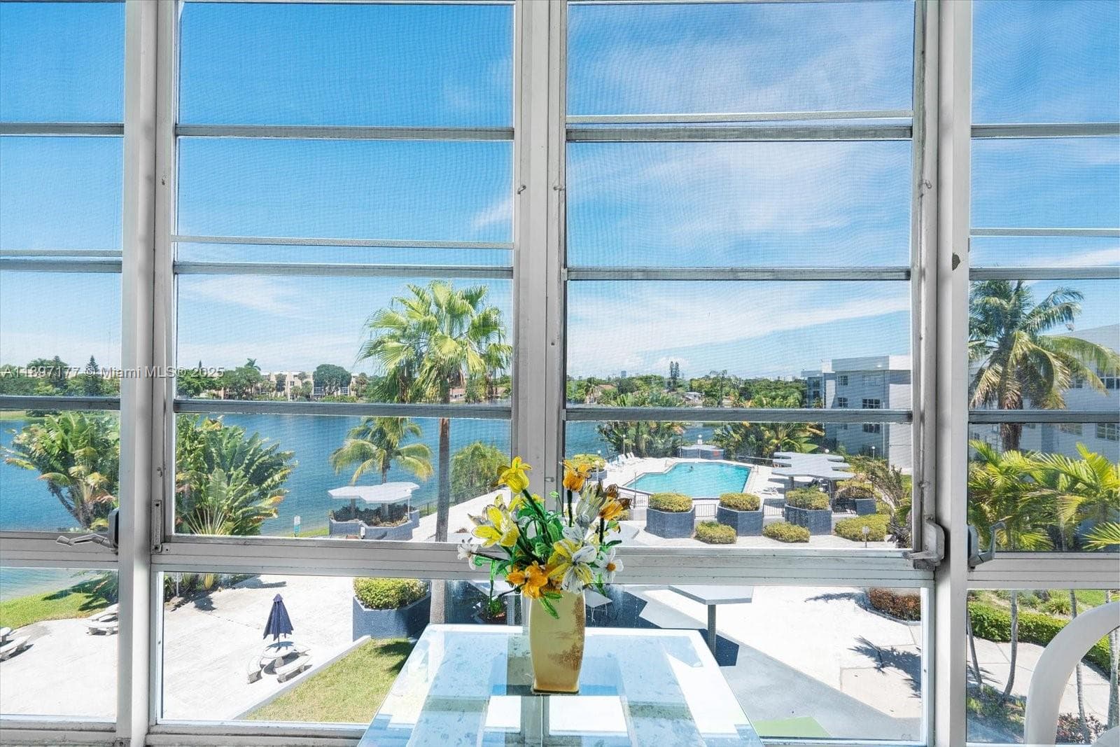 AZURE LAKE CONDO · #413 in Miami - Photo 11