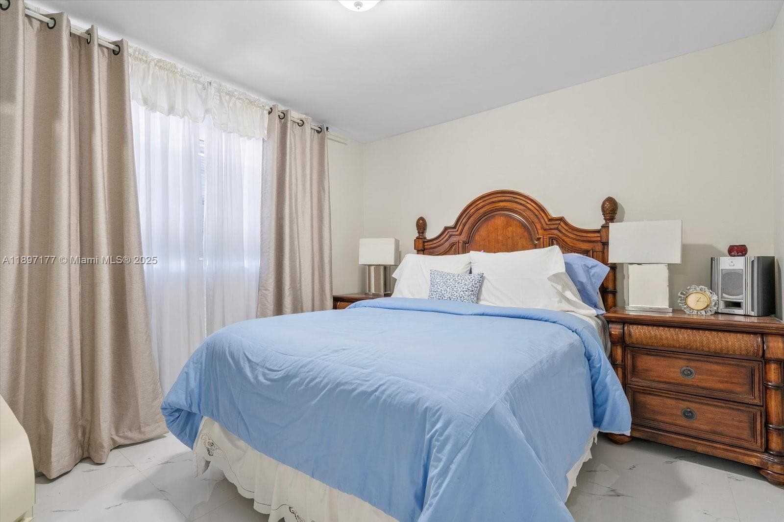 AZURE LAKE CONDO · #413 in Miami - Photo 19