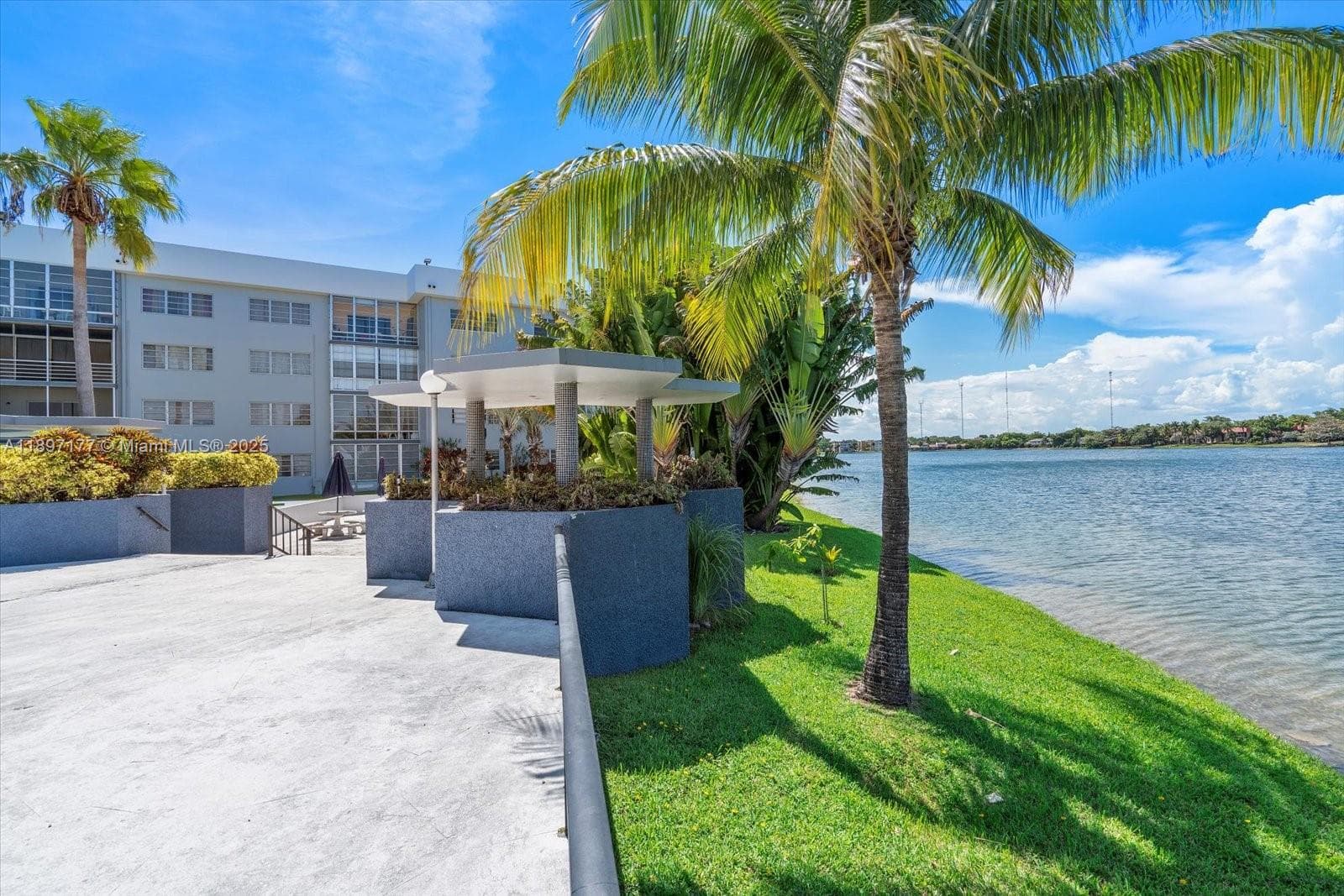 AZURE LAKE CONDO · #413 in Miami - Photo 35