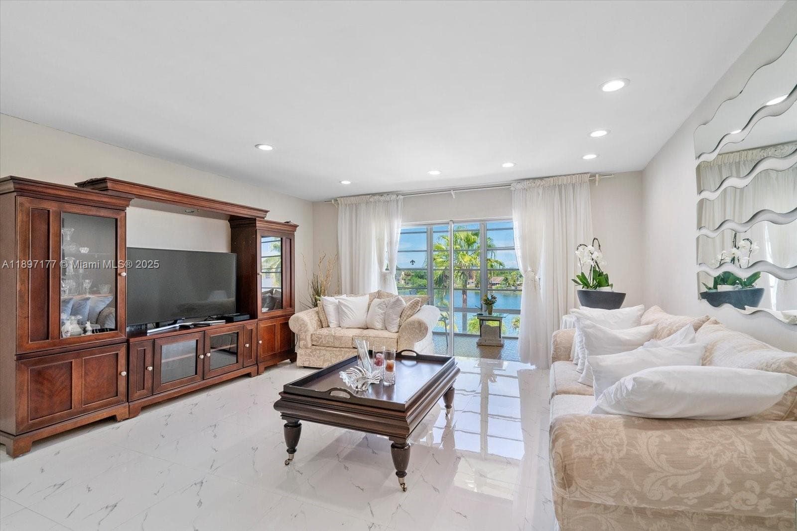 AZURE LAKE CONDO · #413 in Miami - Photo 8