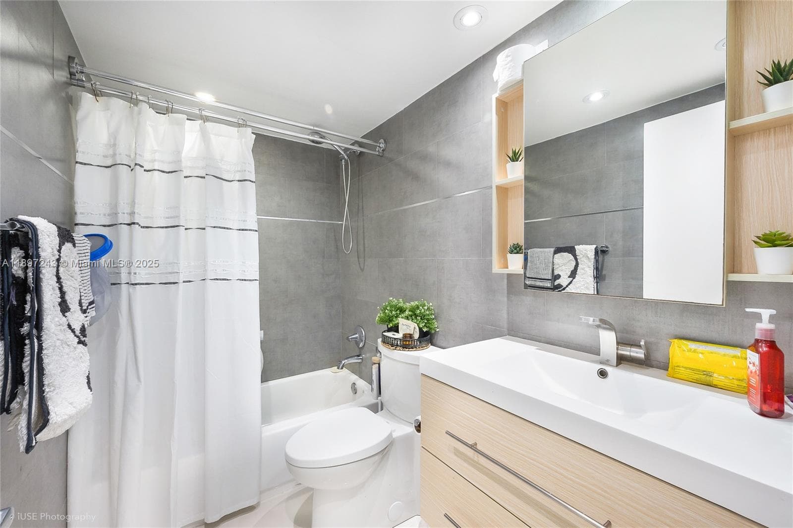 LONGWOOD TOWERS CONDO · #303 in Bay Harbor Islands - Photo 3