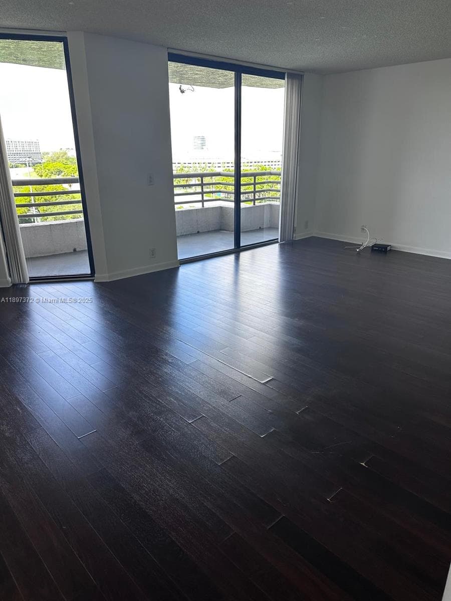 PARC CENTRAL · #904 in Aventura - Photo 6