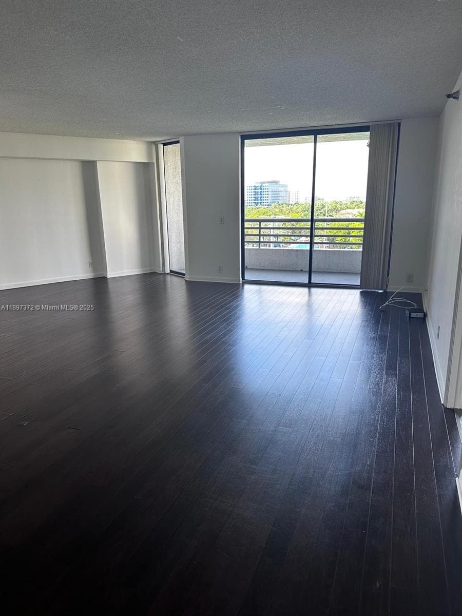 PARC CENTRAL · #904 in Aventura - Photo 4