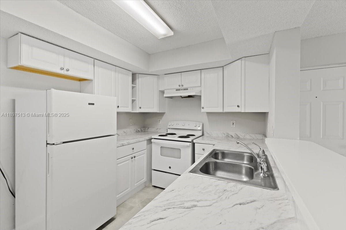 CLUB CARIBE CONDO · #213 in Coconut Creek - Photo 9
