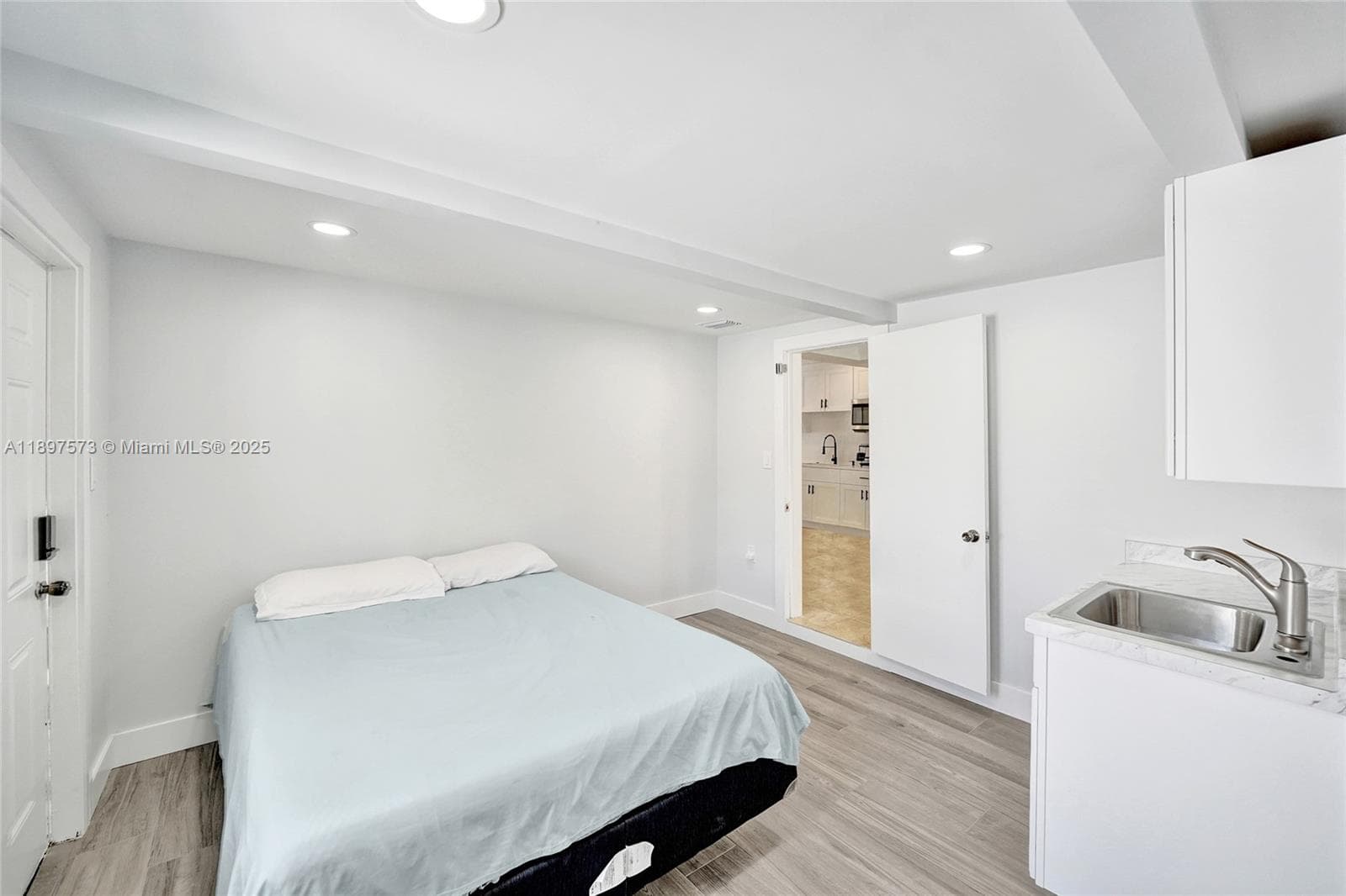 5th Guest Room